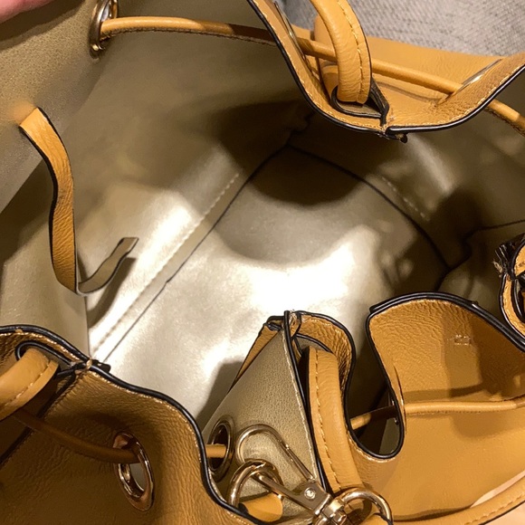 SOLD*Convertible Tote/Bucket Shoulder Bag - Picture 5 of 12